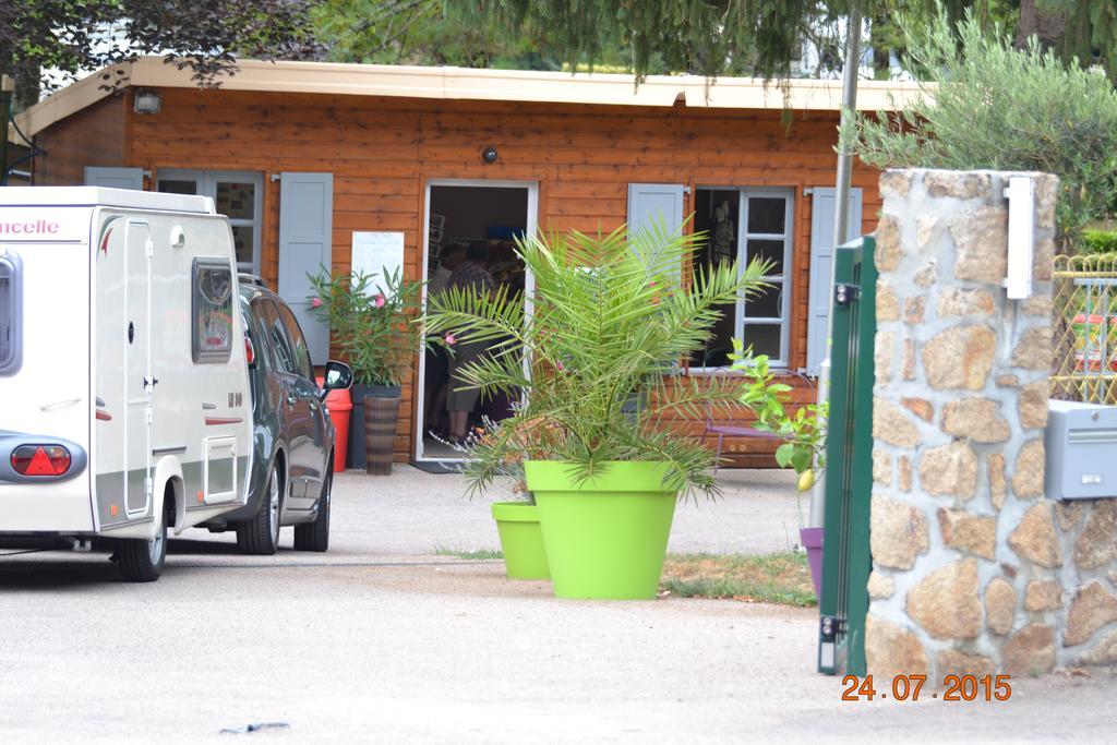 Camping Des Ribieres Confolens Luaran gambar