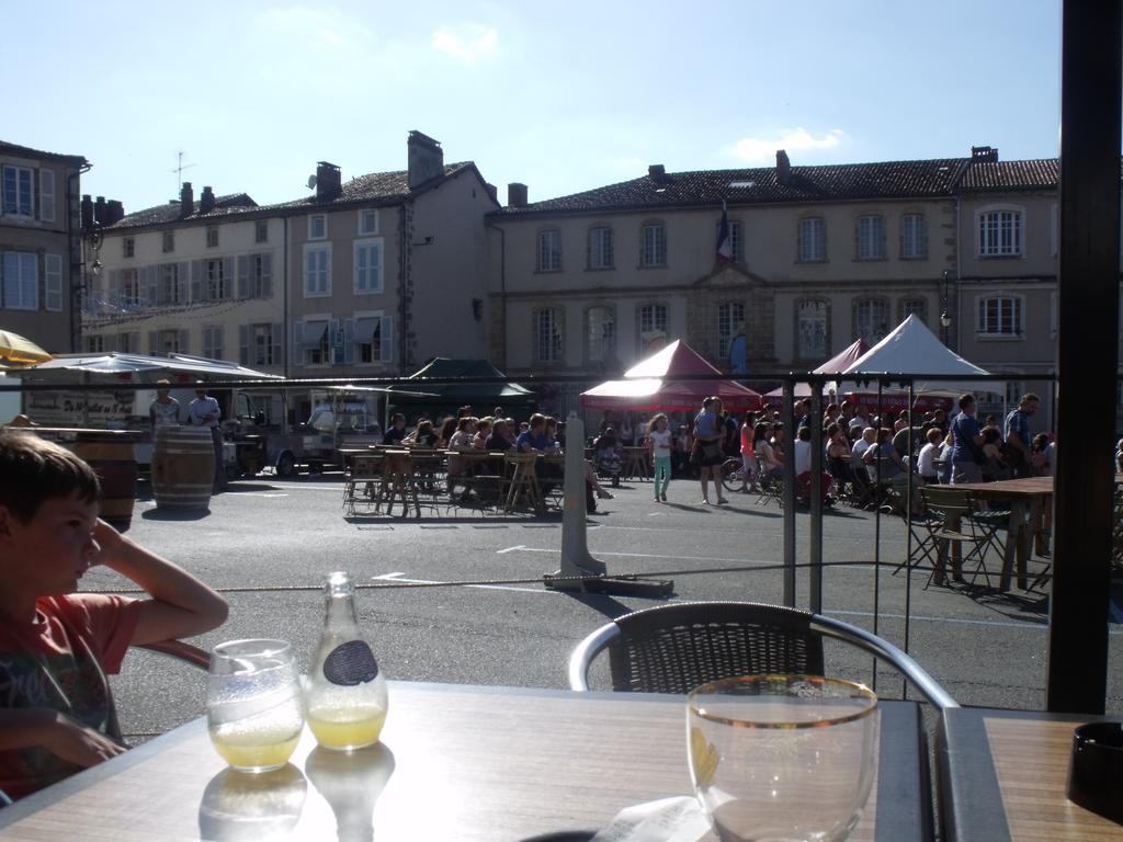 Camping Des Ribieres Confolens Luaran gambar